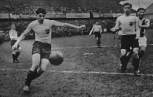 19420419-merkozesjelenet-onody-fustos Pázmándi és Ónody menti Bakon kapuját Füstös elől